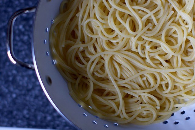 Spaghetti with cheese and black pepper