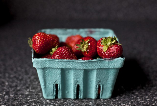 Summer cake with strawberries